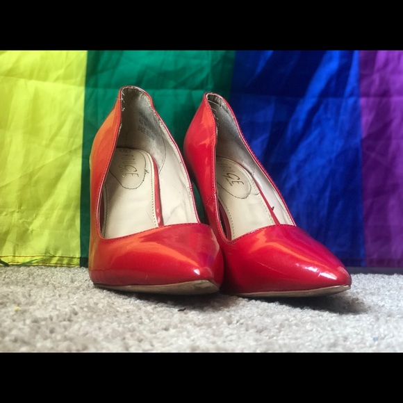 Basic red heels - Picture 5 of 6